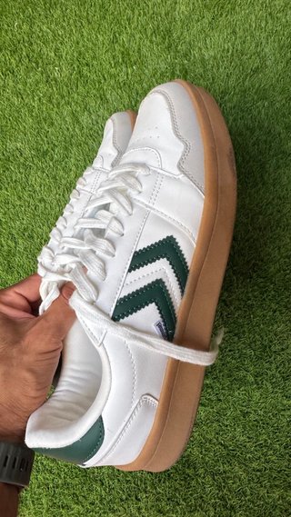 Zapatillas Hummel blancas y verdes