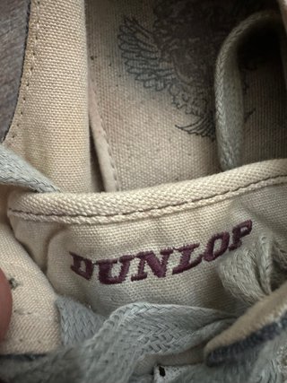 Zapatillas Dunlop grises y blancas