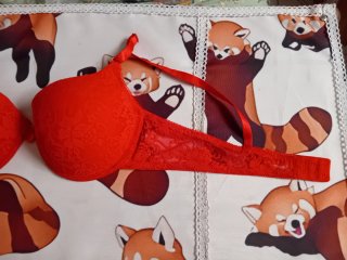 Reggiseno rosso tg6 italiana + estensore
