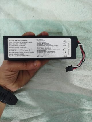 Batería negra con cableado