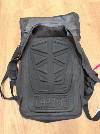Mochila Chrome Bravo Negra y Blanca