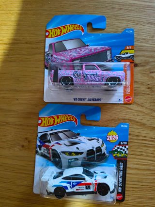 Lote 2 Hot Wheels: '83 Chevy Silverado y BMW