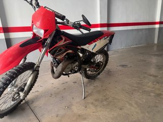 Beta 49cc Enduro/Motocross Roja y Blanca