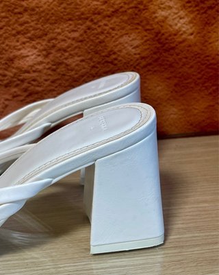 Sandalias Bershka Tiras Blancas Talla 36