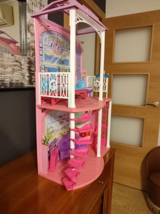 Casa Barbie in plastica rosa
