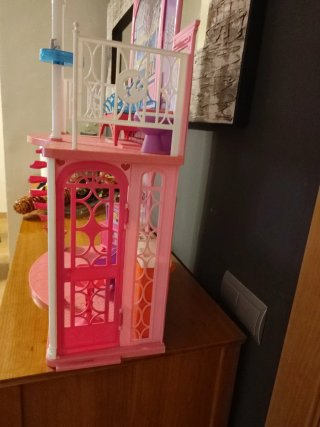 Casa Barbie in plastica rosa
