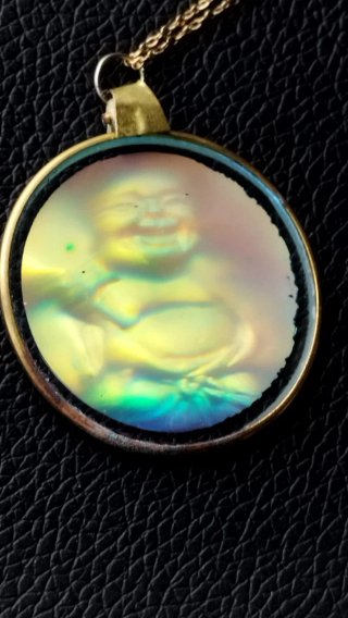 Colgante Buda Feliz Holográfico Dorado