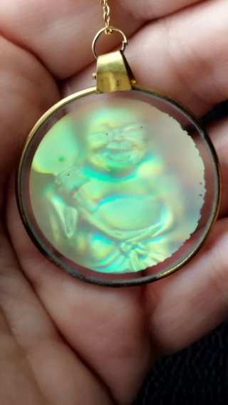 Colgante Buda Feliz Holográfico Dorado