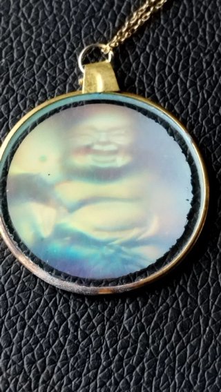 Colgante Buda Feliz Holográfico Dorado