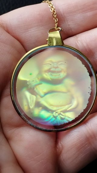 Colgante Buda Feliz Holográfico Dorado