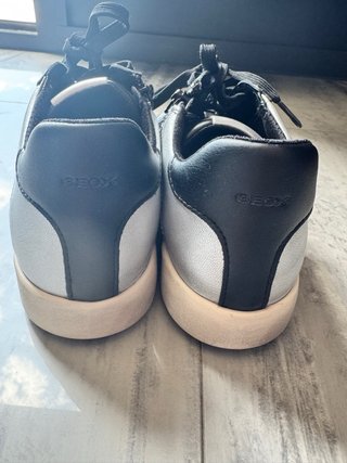 Zapatillas Geox grises y negras