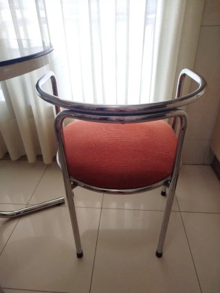 Comedor Space Age Mesa Cristal y Sillas Naranja