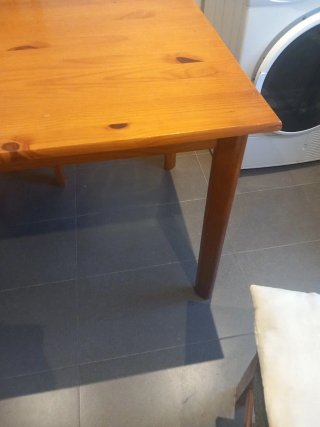 Mesa de comedor de madera