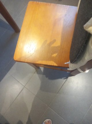 Mesa de comedor de madera