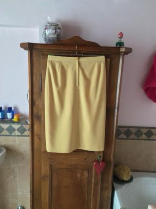 Gonna al ginocchio in lana giallo paglierino