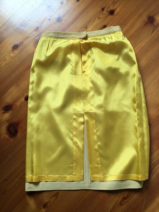 Gonna al ginocchio in lana giallo paglierino