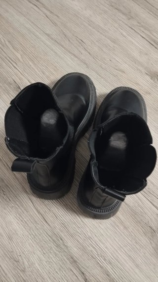 Botas / botines tipo Chelsea suela gruesa