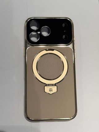 Funda dorada con anillo integrado
