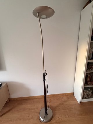 Lámpara de pie metal y madera
