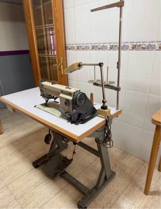 Máquina de coser Mitsubishi