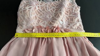 Vestido de fiesta rosa empolvado con encaje – XS