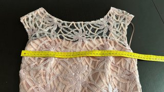 Vestido de fiesta rosa empolvado con encaje – XS