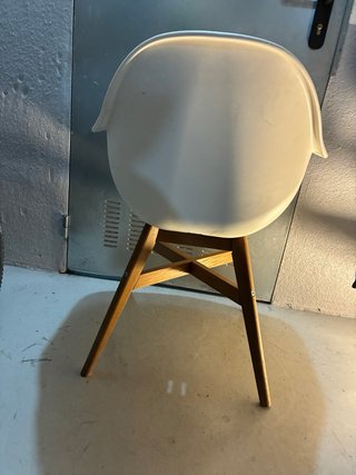Silla blanca diseño madera