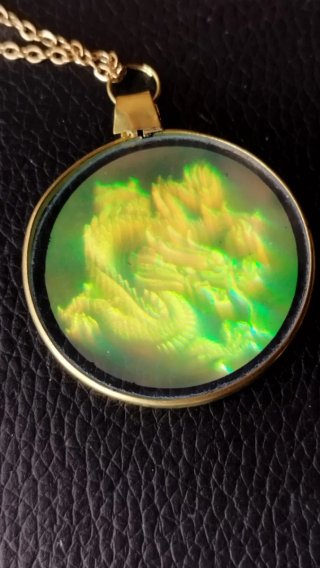 Colgante holograma vintage dragón dorado