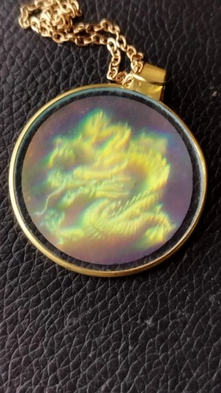 Colgante holograma vintage dragón dorado