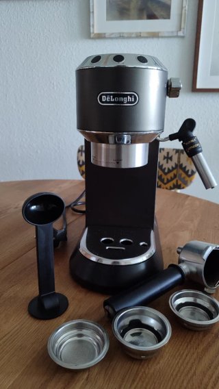 Cafetera Delonghi Dedica