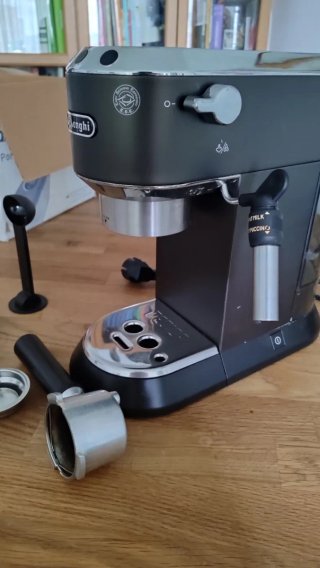 Cafetera Delonghi Dedica