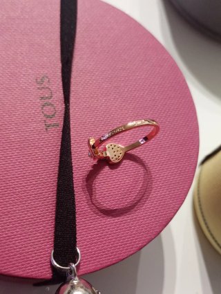 Anillo flecha y gemas