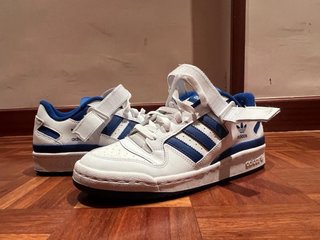 Zapatillas Adidas Forum Low Blancas y Azules