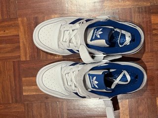 Zapatillas Adidas Forum Low Blancas y Azules