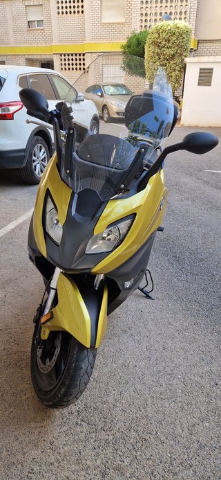 BMW C 650 Sport Maxi Scooter Amarilla