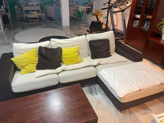 Estupendo chaise longue beige y marrón