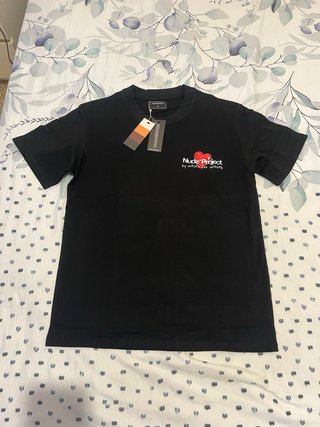 Camiseta Nude Project