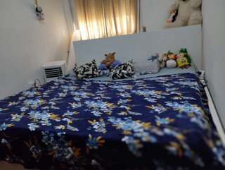 Cama King Size con Mesita de Noche