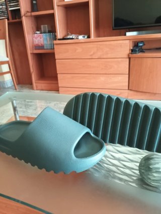 Chanclas Yeezy Slide