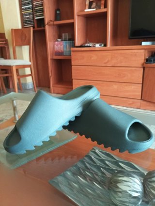 Chanclas Yeezy Slide