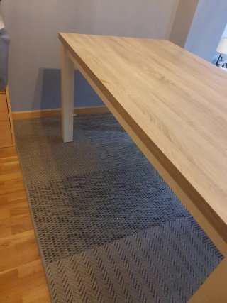 Mesa de comedor de madera