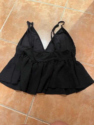 Top negro tirantes escote V