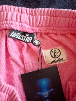 Hellstar Shorts Rosas con Estampado de Llamas