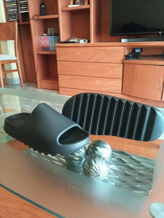 Chanclas Yeezy Slides