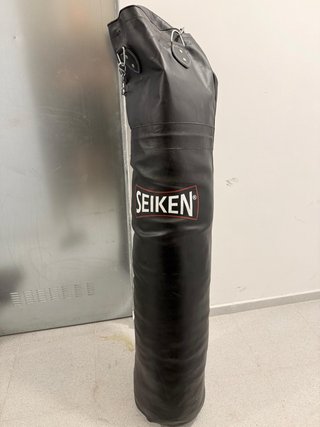 Saco de boxeo Seiken negro
