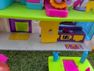 Casa PinyPon con accesorios y personajes