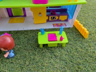 Casa PinyPon con accesorios y personajes