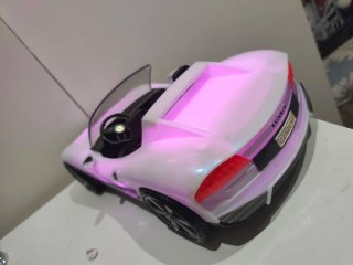 Coche de muñecas ( reinbow/ barbies) con luz.