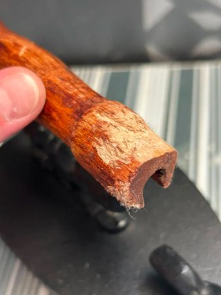 Plancha de carbón antigua con figura de pájaro