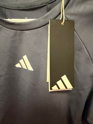 Camiseta Adidas corta gris
